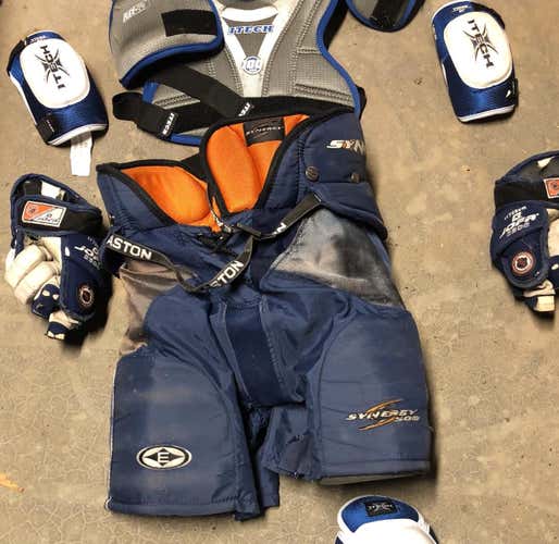 Entire Youth Hockey Setup (Shin Pads, Elbow Pads, Pants, Gloves)