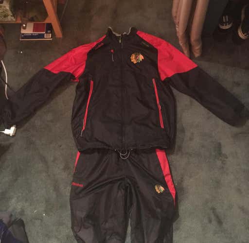 Official NHL Issued Chicago Blackhawks tracksuit - Large - skate, Glove, Stick