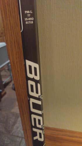 New Bauer 1s Stick Lefty Heel 76 - 80 Senior