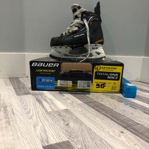 Bauer Total One100 With 3 Pairs Of Black Steel Size 4 #BTOS4