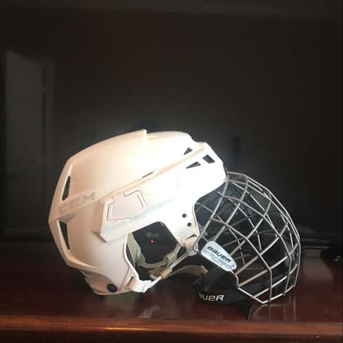 CCM Medium Helmet w/ Bauer Cage
