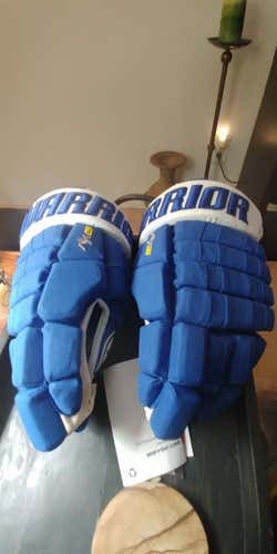 New Warrior ax2 Gloves Senior