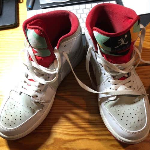 MAKE ME AN OFFER || Hare Jordan Retro 1’s Used (M10)