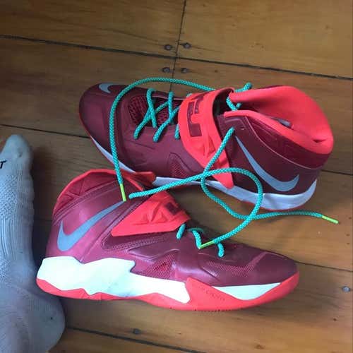 Nike Lebron James Soldier 7 size 9