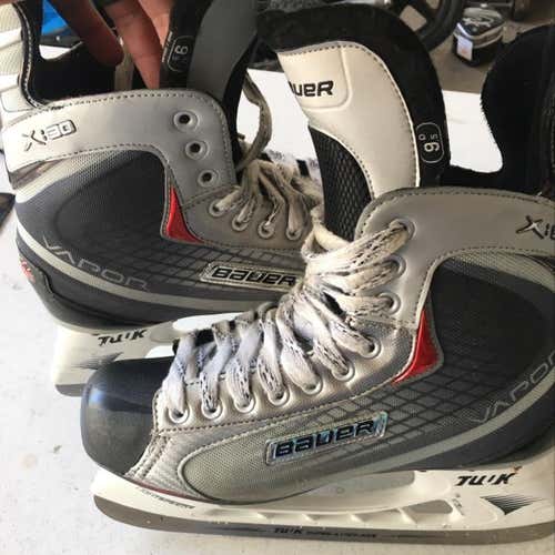 Bauer Vapor X 30 Like New! Only Worn 2 Times