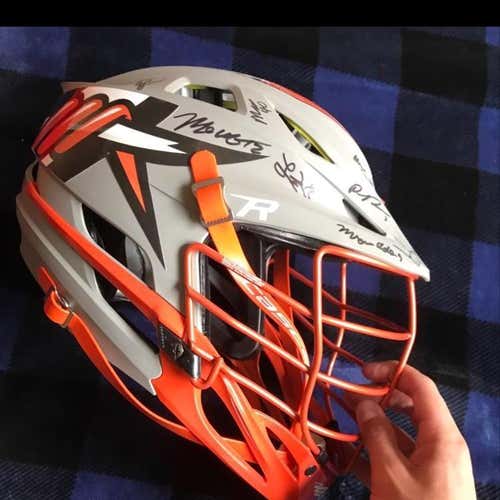 MLL Denver Outlaws Cascade R signed by the entire team
