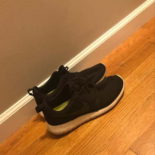 NIKE ROSHE RUNS
