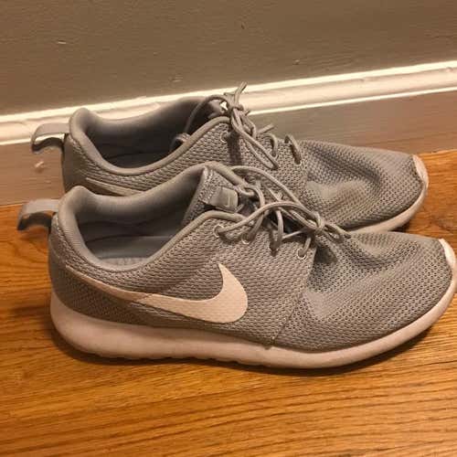 NIKE ROSHE RUNS