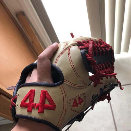 (TRADE) 44 Signature Series 12.5 Outfield