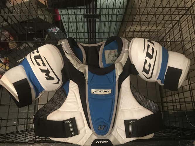 CCM U+09 Shoulder Pads Senior