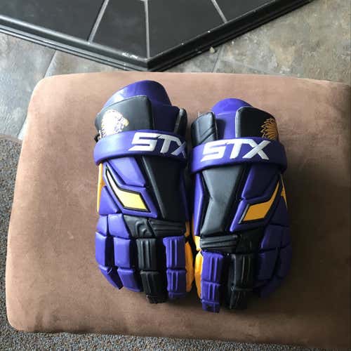 Unworn Cell 3 Iroquois Gloves