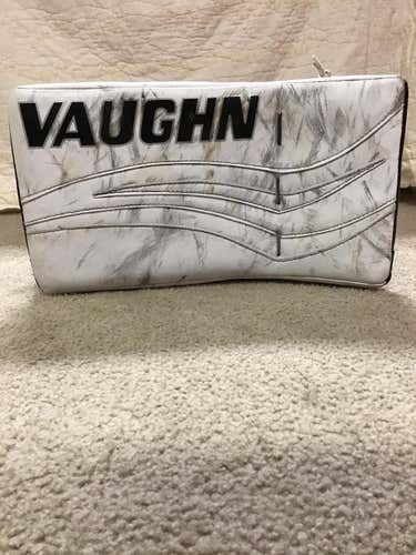 Vaughn V7 Pro XF Carbon Goalie Blocker Regular Senior