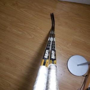 2 Bauer TotalOne NXG Sticks Right handed junior