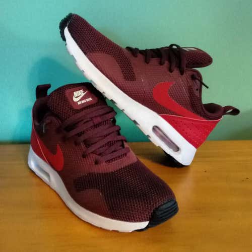 Nike Air Max Tavas (Men's 9)