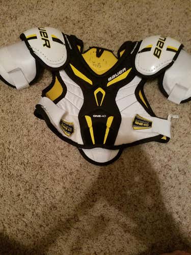Bauer Shoulder Pads Junior