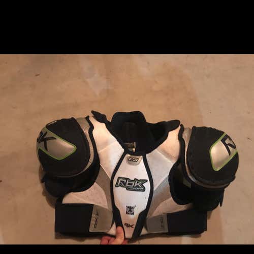 hockey shoulder pads