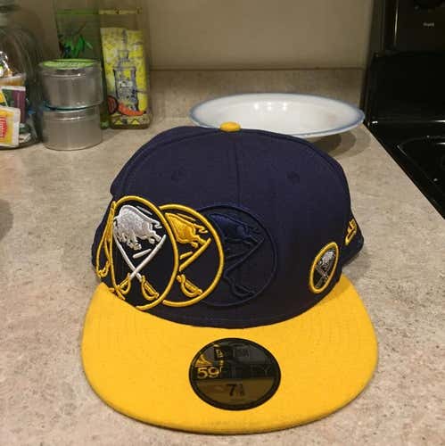 BRAND NEW: Buffalo Sabres New Era Hat- Size 7 1/8