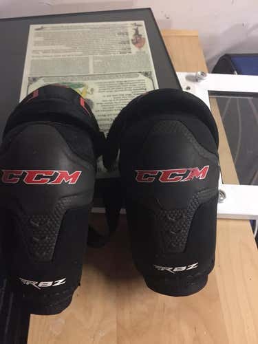 Like New CCM Elbow Pads Senior (Buyer Pays Shipping)