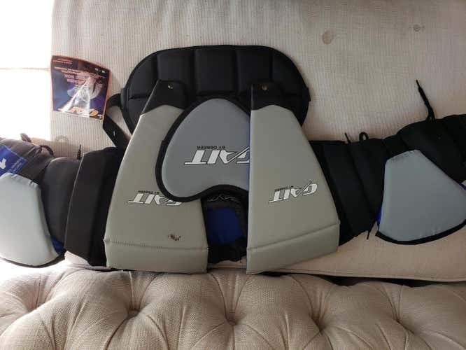 New deBeer  Youth Box Lacrosse Chest Protector