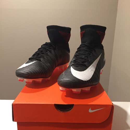 Nike Mercurial Superfly V FG Size 9 Black/ White/ Red 831940-002