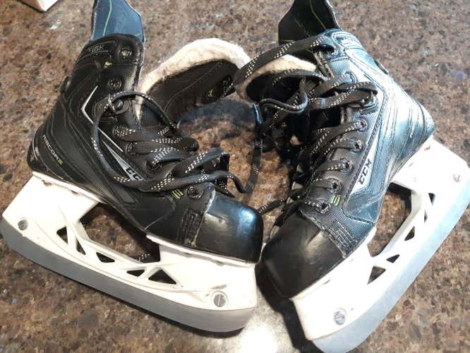 CCM Ribcore 46k PUMP Skates Junior Size 2.5