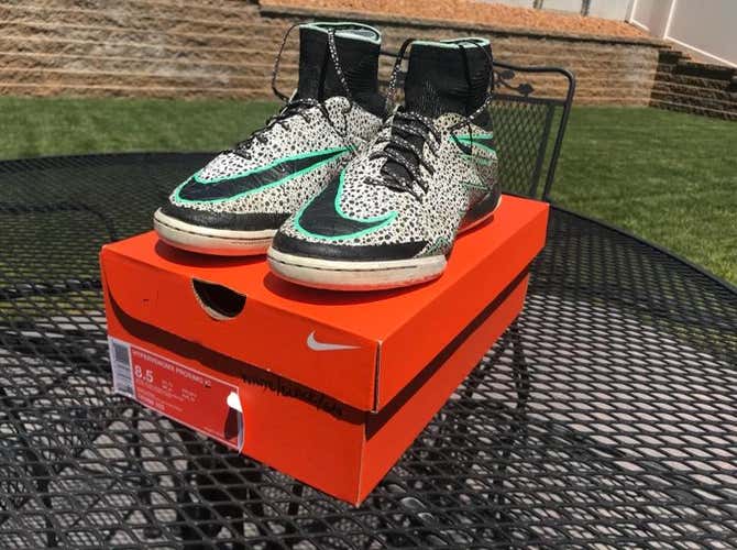 Nike Hypervenom Street