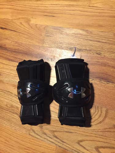 New Under Armour Revenant Arm Pads