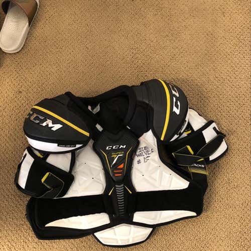 CCM Super Tacks Shoulder Pad XL
