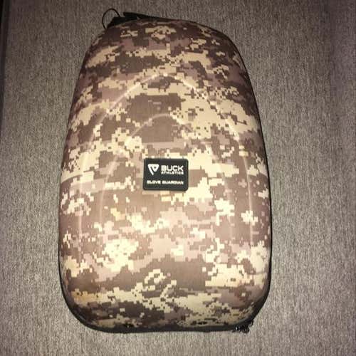 *GREAT CONDITION* Buck Athletics Dual Glove Protecter/Case
