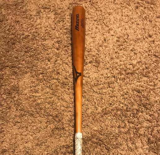 New Mizuno 33” Maple Wood Bat