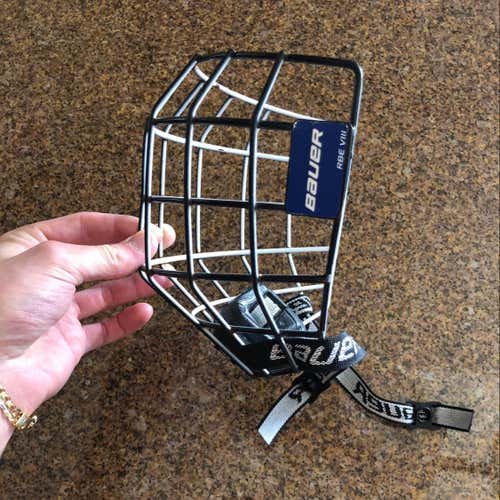 Used Bauer RBE Viii Cage Size Small