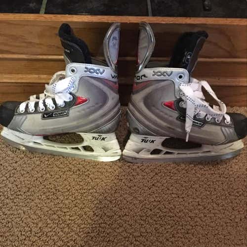 Nike Bauer XXV Junior Hockey Skates, Size 4D
