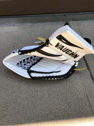 Vaughn Goalie Glove Full Right Senior