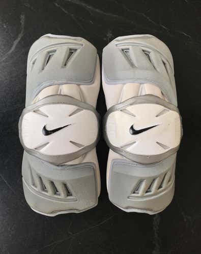 Nike Vapor Armguards size L