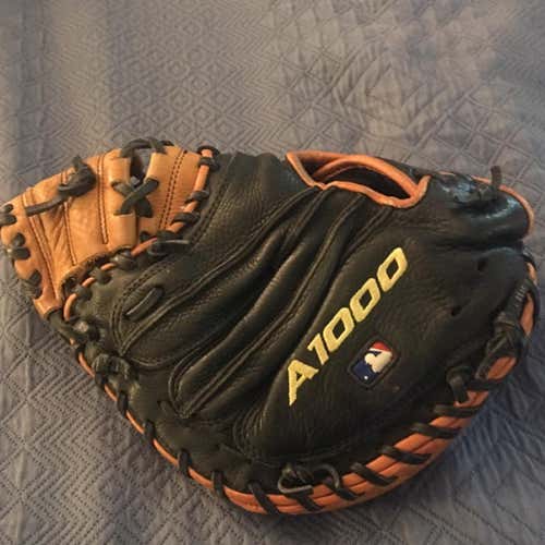 Wilson A1000 Catchers Mitt (broken In)