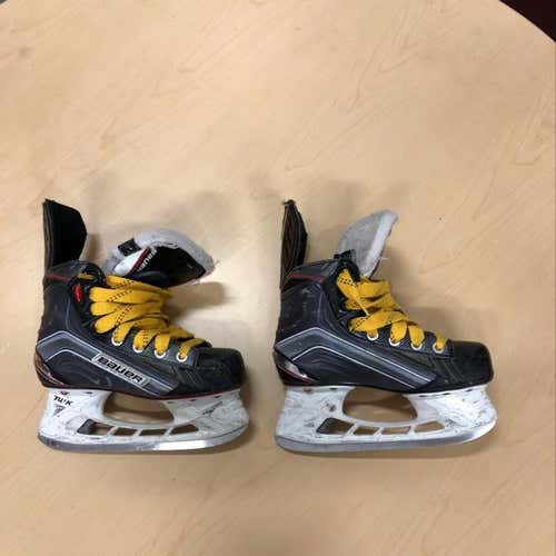 Used Bauer Vapor X700 Skates 1.5 D