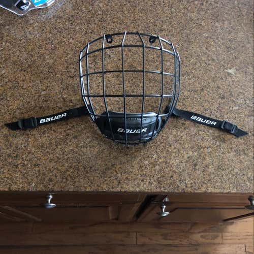 New Without Tags Bauer Profile 2 Medium Oreo Cage