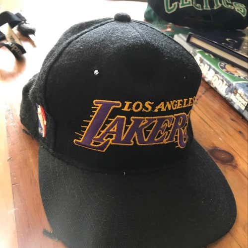 VINTAGE LOS ANGLES LAKERS SNAPBACK