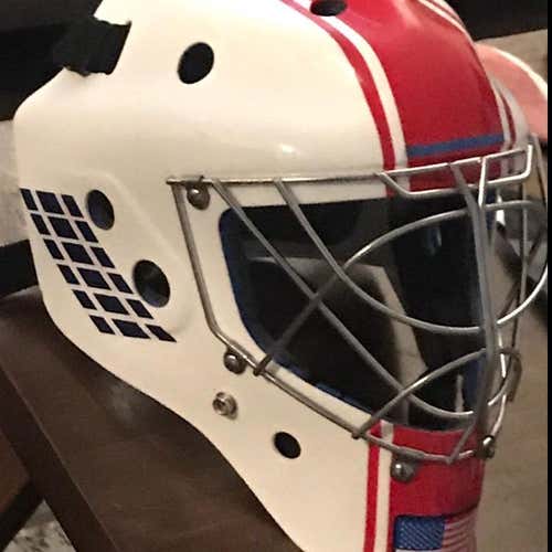 Vaughn Velocity 2300 Sr Pro Goalie Mask . Chrome Pro Cat Eye Cage. White W Red Trim