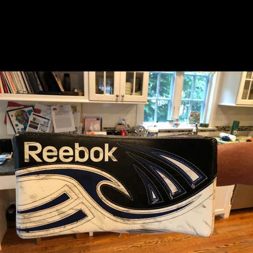 Reebok Larceny L7 Jr Blocker