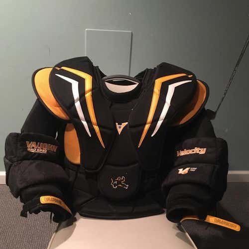 Vaughn V6 Velocity 2200 Pro Sr. Chest Protector Size Medium