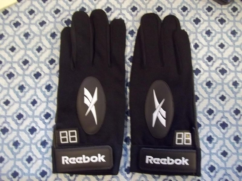Impulso siglo Calvo New Reebok Football Gloves Large | SidelineSwap