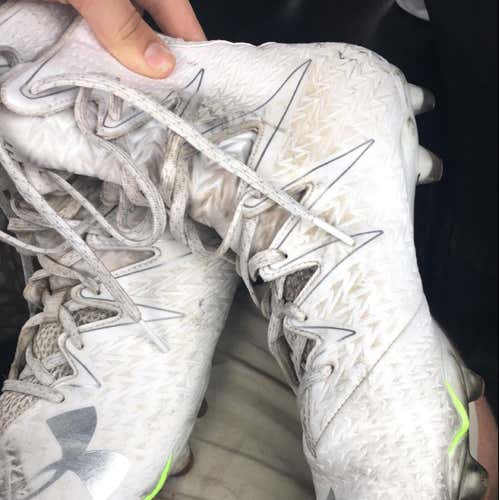 Almost New Highlight Cleat!!