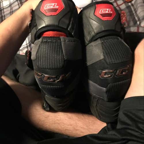 CCM U+ Cl elbow Pads