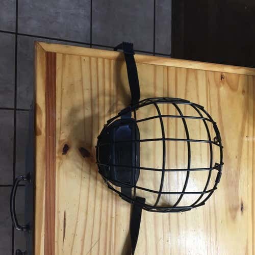 Ccm Fm580 Black Hockey Cage