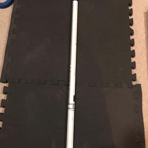 Maverick A1 Cut D-Pole White