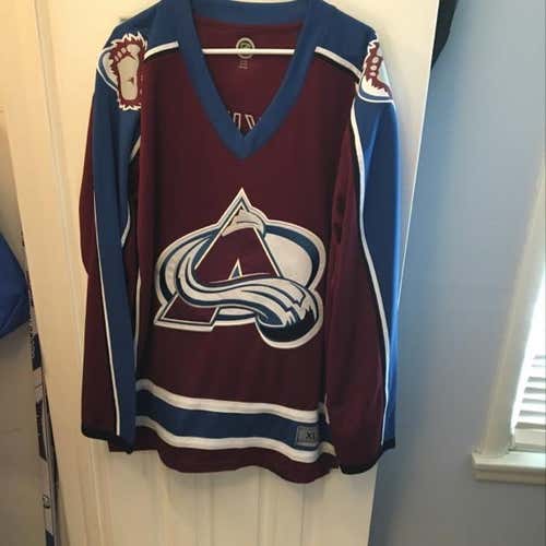 Avalanche MacKinnon Target Jersey