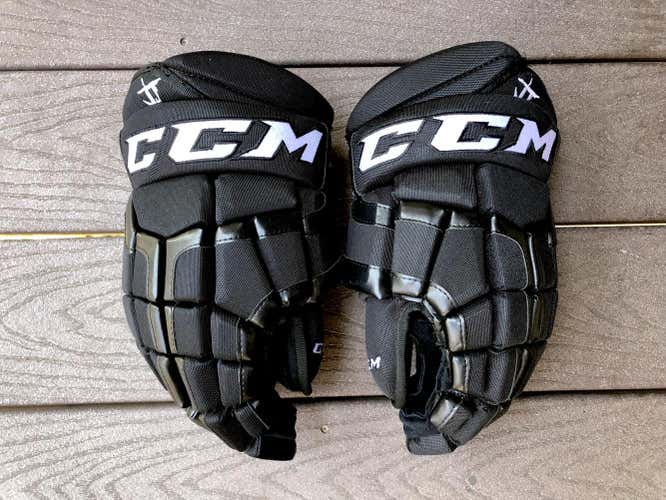 CCM John Tavares All Black NYI HG55 gloves - 14"