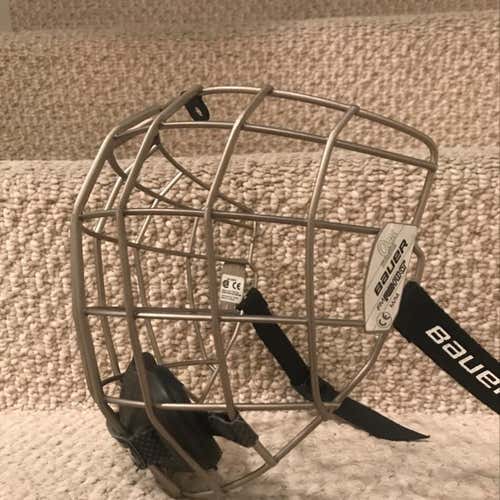 Bauer Re-Akt Titanium Cage/Medium