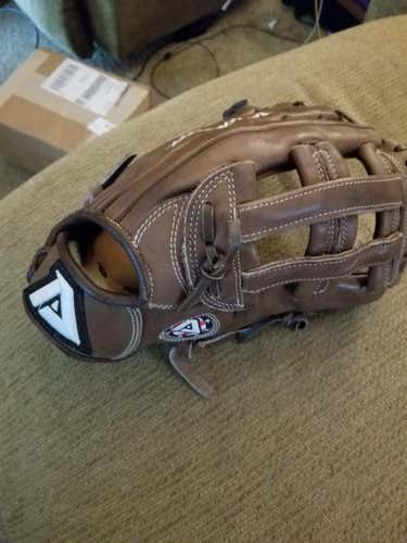 New Akadema Glove
